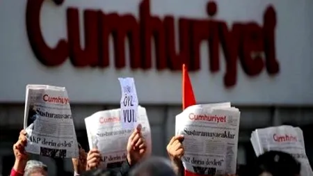 Site-urile care difuzează ediția curentă a revistei Charlie Hebdo, blocate în Turcia