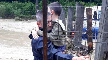 Mai multe zone din Argeș, sub ape: Pompierii au intervenit pentru a evacua 150 de copii dintr-o grădiniță - VIDEO