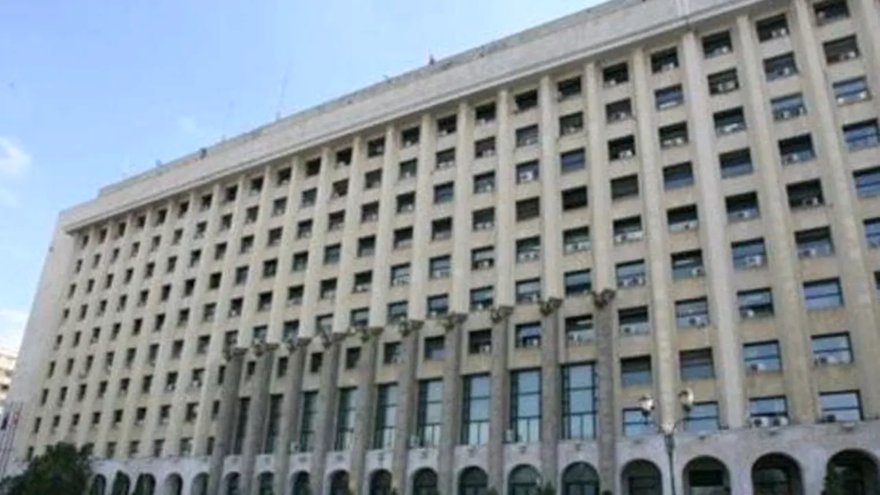 Alarmă falsă la Ministerul Transporturilor, după ce un bagaj suspect a fost găsit în curtea instituției