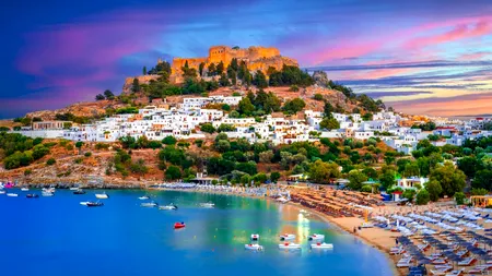 TOP 10 insule grecești cu cele mai accesibile prețuri pentru turiștii cu venituri medii