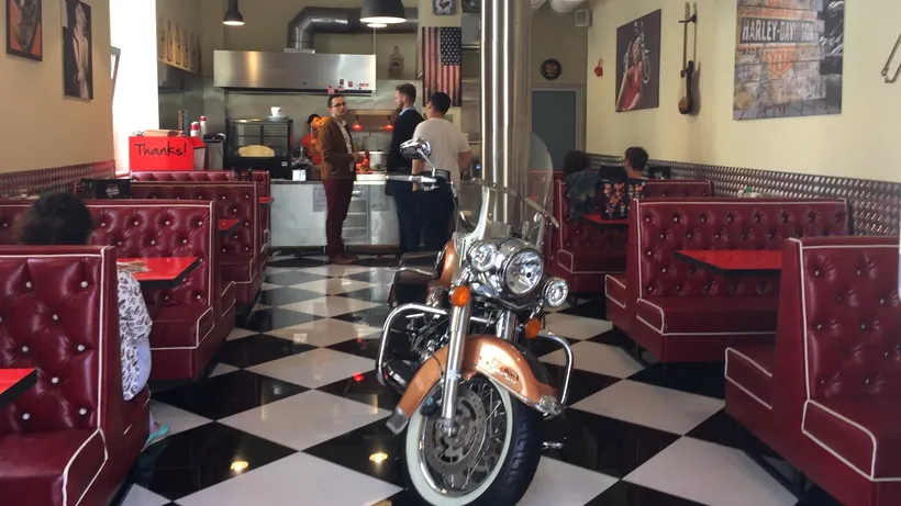 Două restaurante din Sibiu, date în judecată de compania Harley-Davidson. Acestea trebuie să își schimbe numele, deși unul s-a închis