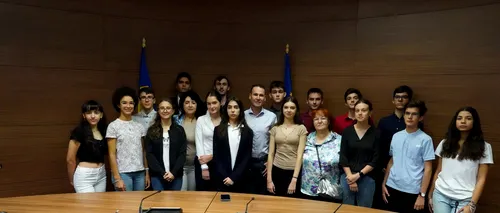 COMUNICAT: Primarul Robert Negoiță a premiat elevii de top din Sectorul 3