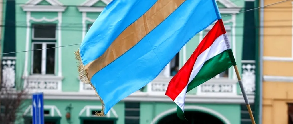 Prefectura Covasna solicită partidelor maghiare să arboreze drapelul României pe sedii