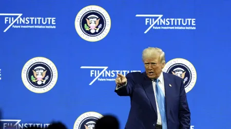 Incidente la discursul lui Trump din Congres. Un ales democrat, dat afară din sală!/De ce unii congresmeni au purtat tricouri cu mesajul „REZIST”