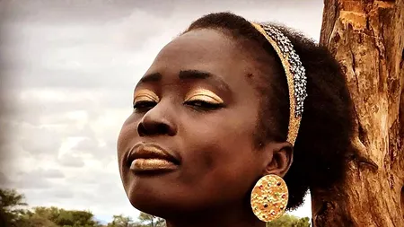 A fost violată pentru prima dată la vârsta de 10 ani, chiar de șeful secției de poliție, în timpul războiului: Dacă mă opuneam, mă omora. Am pierdut numărătoarea violurilor