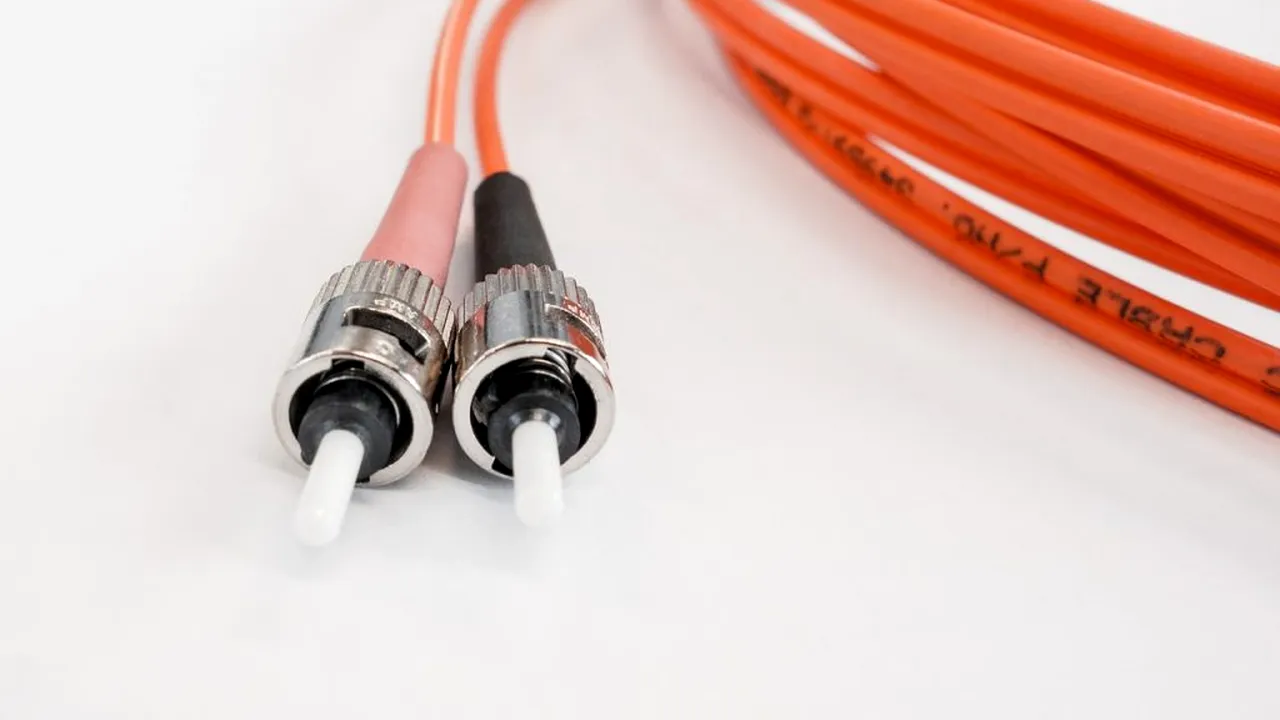 Google studiază activitatea seismică prin intermediul cablurilor de fibră optică din oceanul Pacific