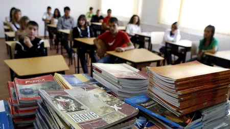 Uniunea Editorilor critică dur Ministerul Educației: Va livra la timp niște manuale făcute pe „colțul mesei
