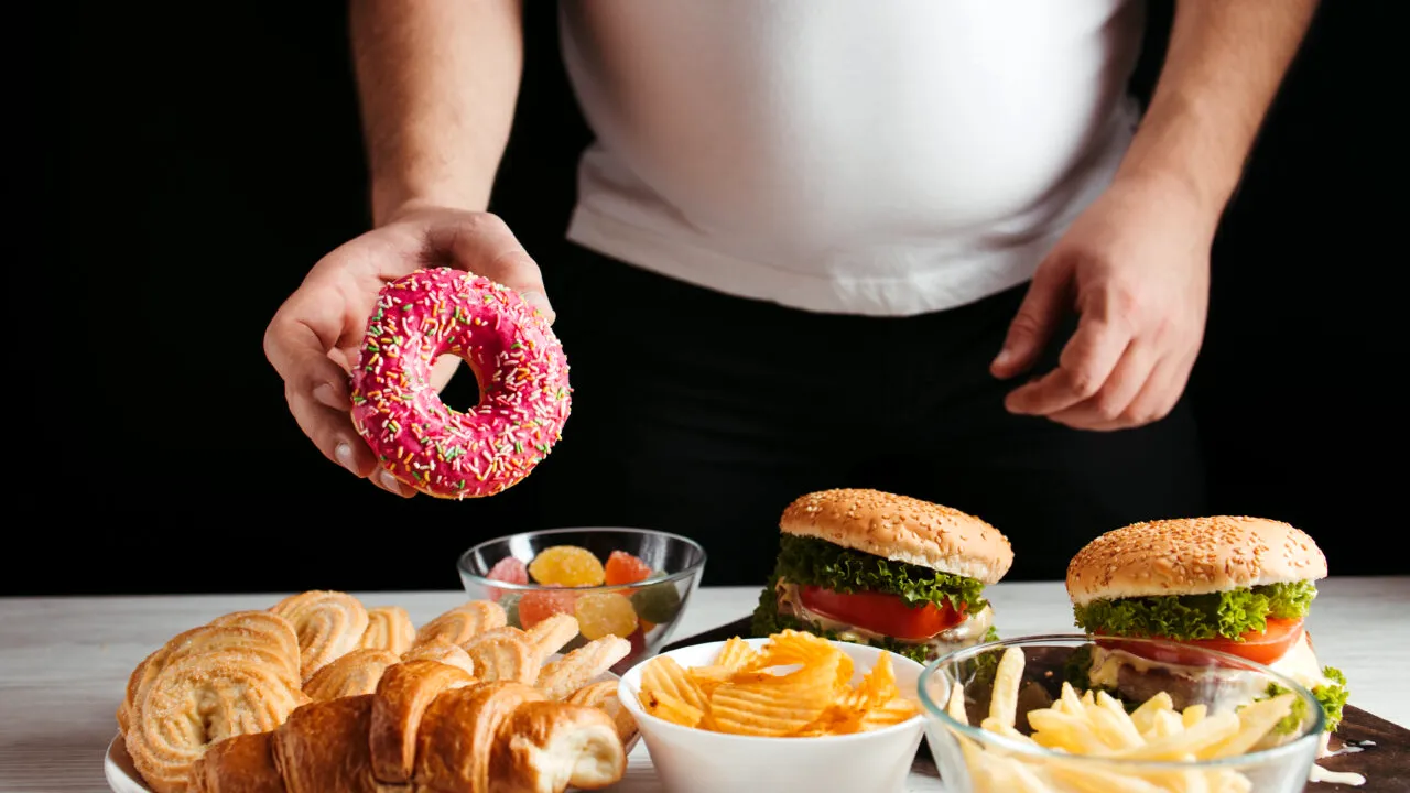 Un realizator TV a câștigat lupta împotriva grăsimii. Cum a reușit să slăbească 42 de kilograme?