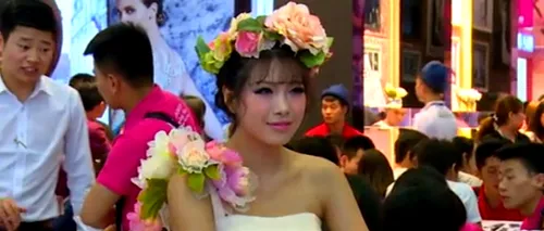În China, tinerii însurăței dau o mică avere pe nuntă, pentru a le face pe plac părinților. ''Scopul e să arăți cât ești de bogat''