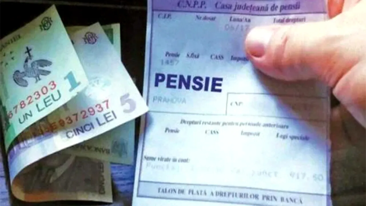 Pensionarii primesc banii mai devreme. Când intră pensia pe card în octombrie, dar și când vine la ușă