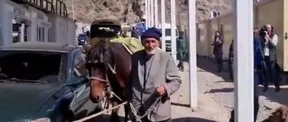 VIDEO | Nagorno-Karabah: Un cioban a trecut granița spre Armenia cu întreaga turmă de oi. Imaginile au devenit virale