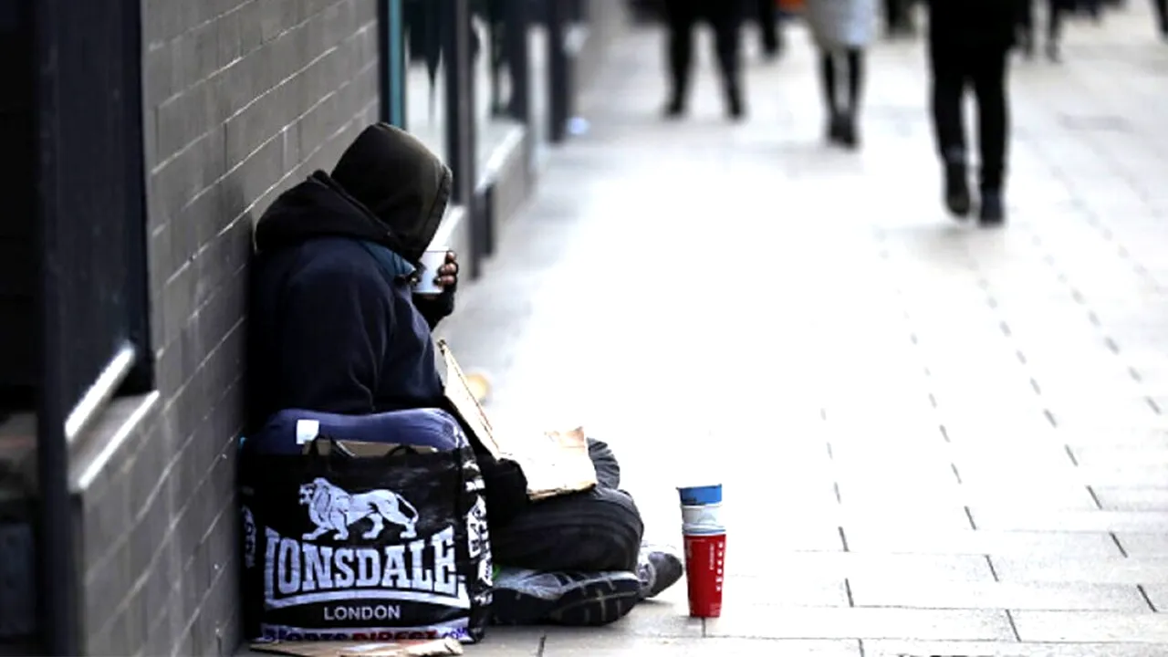 Povestea cerșetorului american arestat în Olanda după ce polițiștii au descoperit, întâmplător, o adevărată AVERE asupra sa. Cum a fost găsit bărbatul