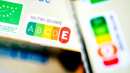 Ce știu românii despre eticheta Nutri-Score și cât de mult țin cont de ea când aleg produsele alimentare. „Mă uit numai la garanție, atât, să fiu sinceră” | VIDEO