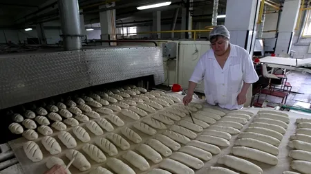 Guvernul rectifică bugetul la finele lunii iulie. Când s-ar putea reduce TVA la pâine