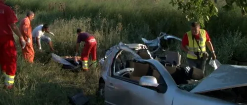 Două persoane au murit într-un accident rutier, în județul Constanța. Tânăra aflată la volan își pensa sprâncenele când a intrat în depășire