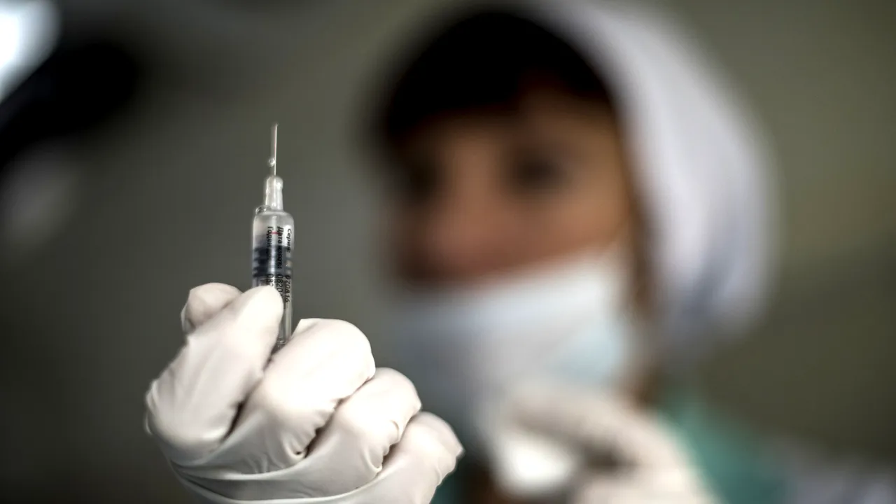 Politician care luptă împotriva vaccinării, internat în spital din cauza varicelei