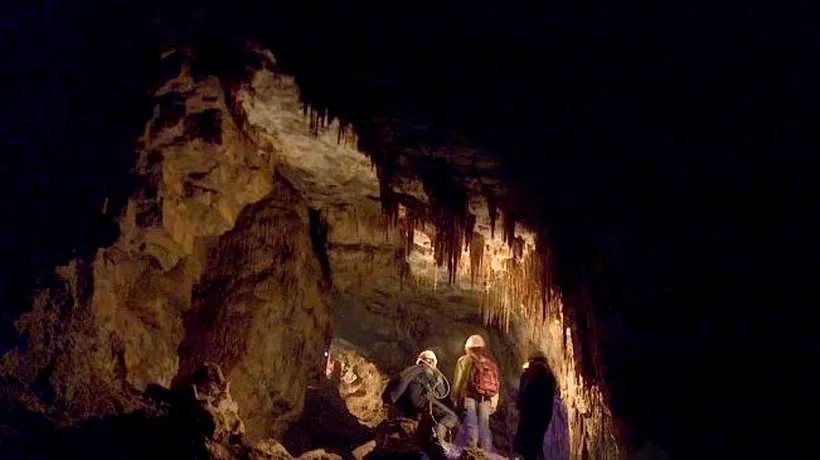 Peștera Tăușoare nu-i pentru oricine: Nu se va practica turism de masă, accesul este permis doar speologilor