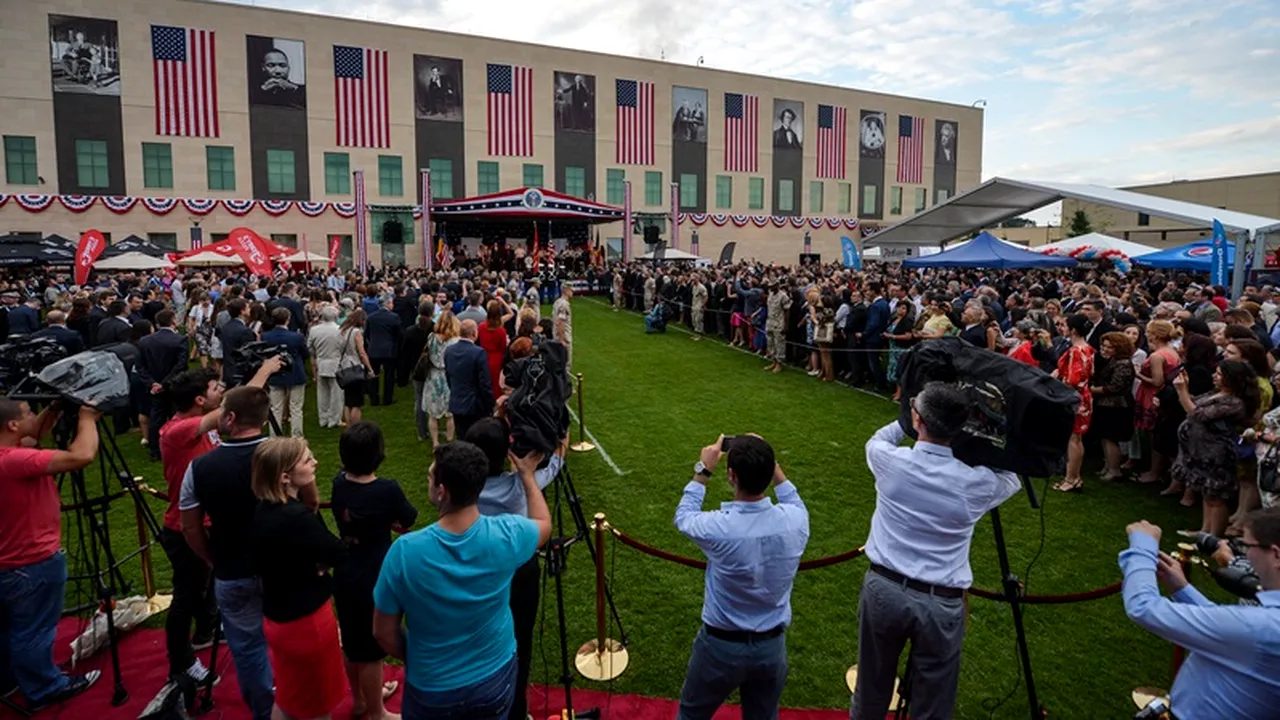 Mare surpriză la recepția de Ziua Americii: cu cine a venit Vasile Blaga la Ambasadă