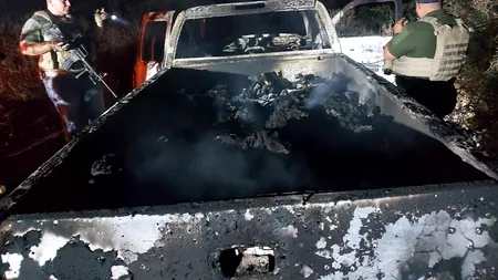 Descoperire macabră în Mexic, lângă frontiera cu SUA. 19 trupuri calcinate, în două mașini făcute scrum! (VIDEO)