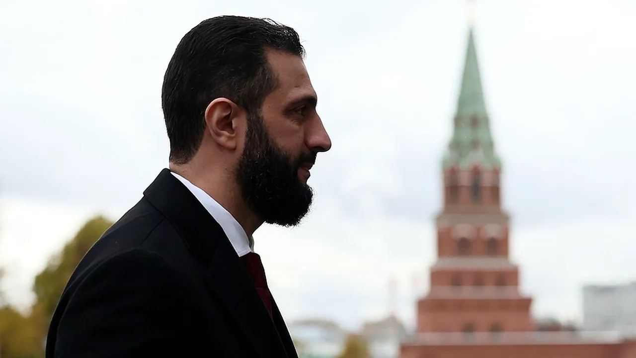 Portretul lui Ahmed al-Sharaa, un fost terorist al-Qaeda care a devenit președintele Siriei după un război civil de 13 ani