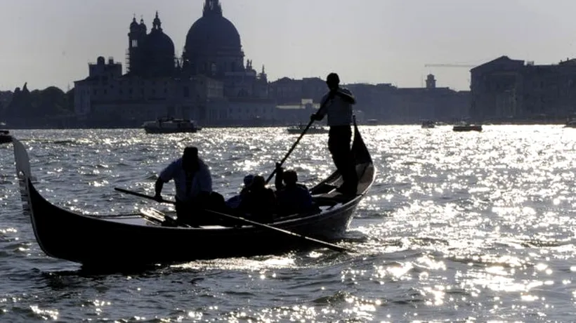 Cât a plătit un cuplu de ruși ca să se plimbe cu gondola pe canalele Veneției