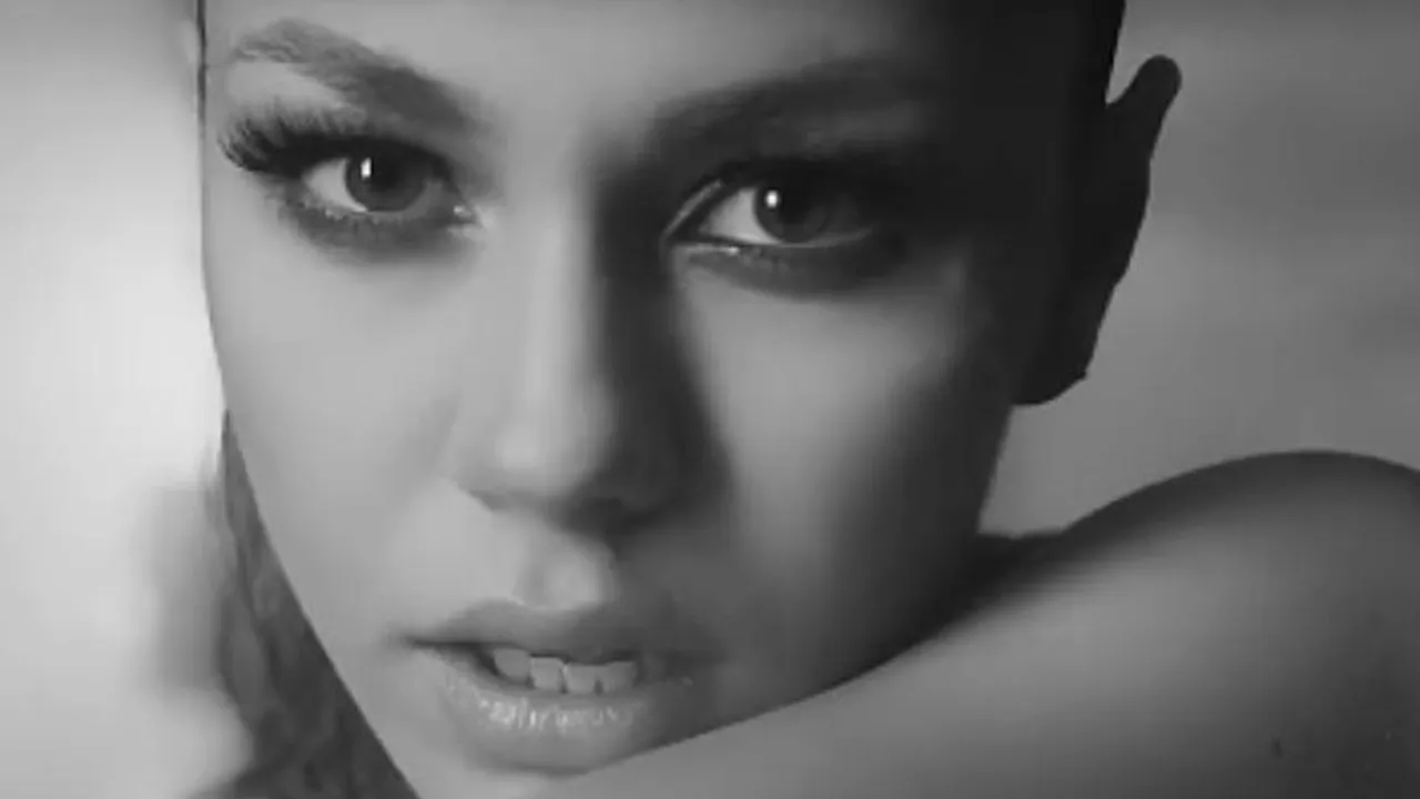 Vestea tragică primită de solista unei trupe celebre din România. Anul trecut, artista a scăpat cu viață dintr-un accident rutier similar