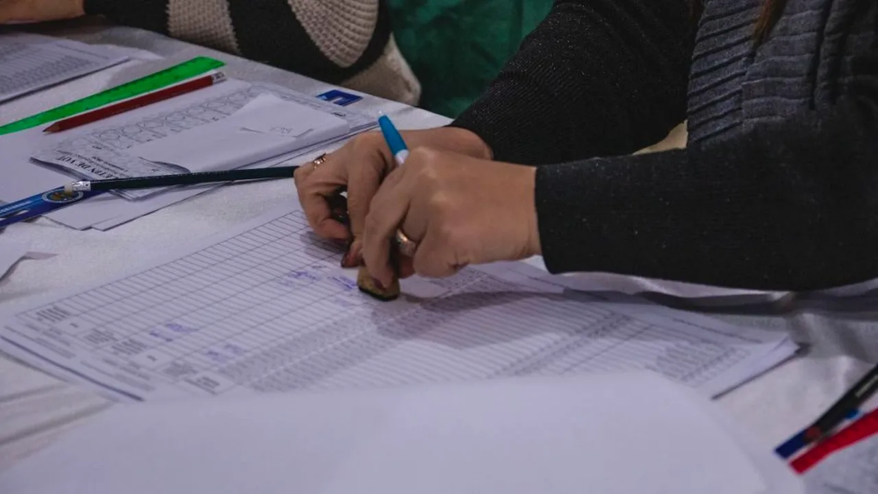 Ludovic Orban ridică restricțiile pentru alegerile din 6 decembrie! Anunț oficial: deplasarea la vot, permisă în localitățile aflate în carantină!