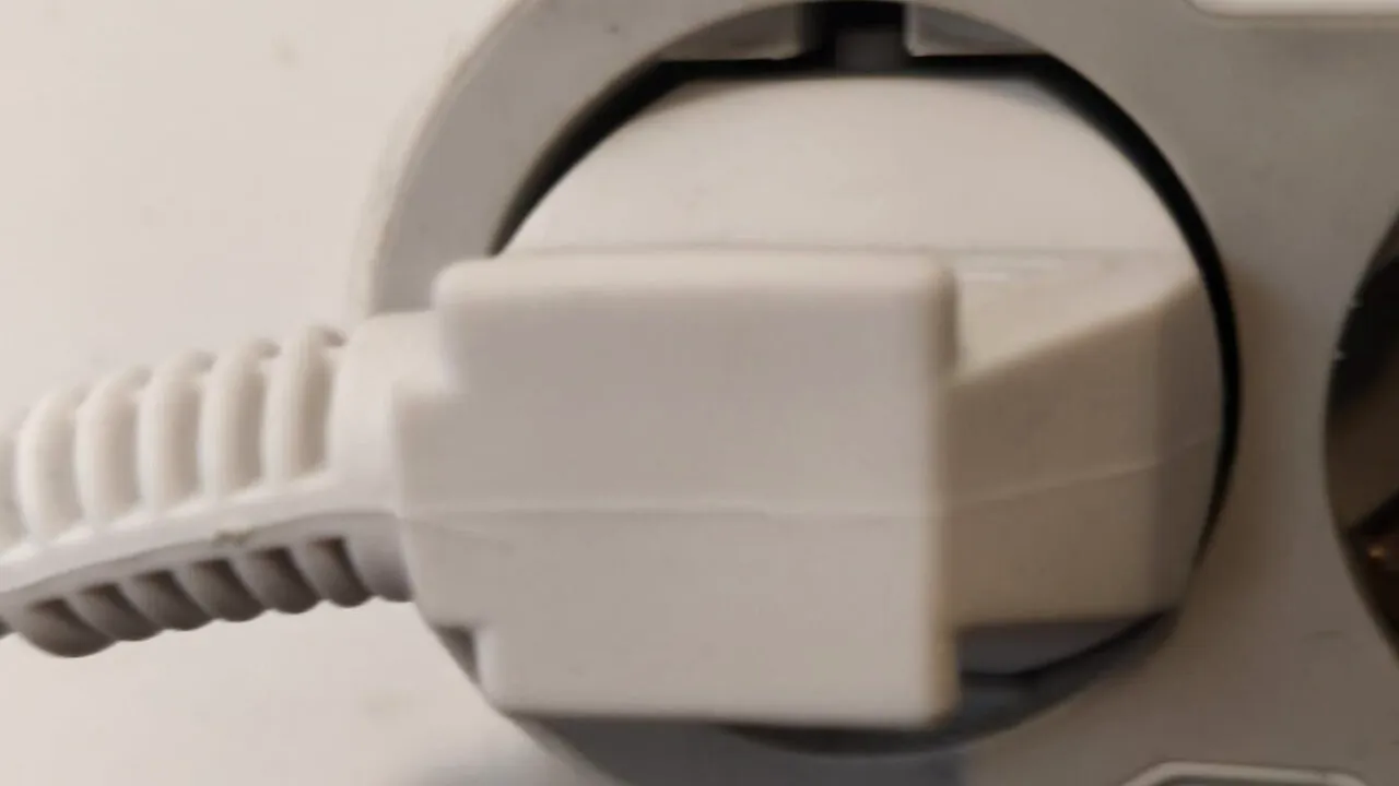 3 electrocasnice pe care nu trebuie să le alimentezi la prelungitor. Pericolul este uriaș
