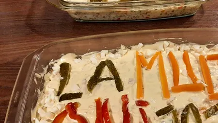 Ce a putut scrie o româncă pe salata Boeuf. A observat greșeala abia în noaptea de Revelion