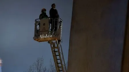 Intervenție contracronometru, într-un bloc din Iași. O tânără de 21 de ani stătea pe pervazul geamului, la etajul 7, amenințând că se SINUCIDE