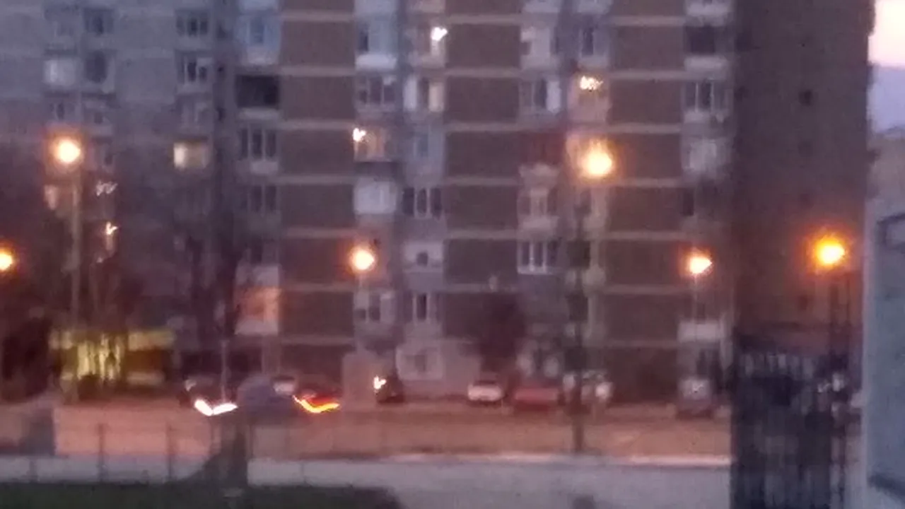 POVESTE SFÂȘIETOARE: O bătrână de 83 de ani din Brașov, izolată la bloc, a strigat de la fereastră: „Vă rog din suflet! Îmi este foame! Vă dau banii la pensie”
