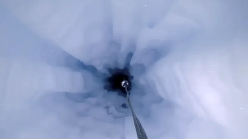 VIDEO | Au dat o gaură de 900 m adâncime în Antarctica, iar ce au găsit nu trebuia să existe