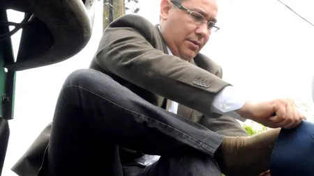 Cele cinci minute ale premierului - candidat Ponta la comandamentul pentru inundații de la Craiova. 