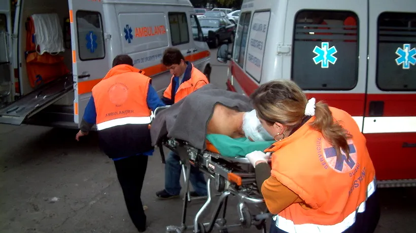 Accident în Buzău. Un microbuz cu 17 persoane la bord s-a răsturnat