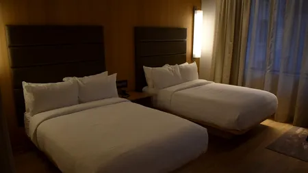 Țeapa uriașă luată de 50 de tineri care au vrut să închirieze o cabană lângă Brașov. Câți bani au pierdut