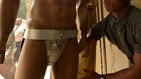 Bărbații din Kenya poartă ''centuri de castitate'' de frica soțiilor