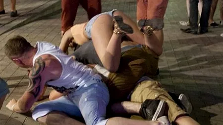 Stațiunea spaniolă INVADATĂ de zeci de mii de britanici anual. GALERIE FOTO