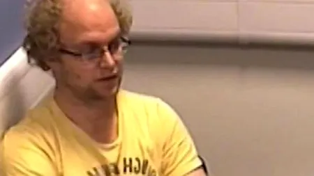 Unul dintre cei mai temuți pedofili britanici a fost închis pentru 32 de ani, după ce a șantajat online zeci de copii