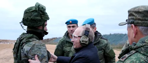 VIDEO | Vladimir Putin, filmat când trage cu o armă într-un poligon dedicat soldaților mobilizați. „A ieșit din buncărul său pentru a trage în naziști imaginari”