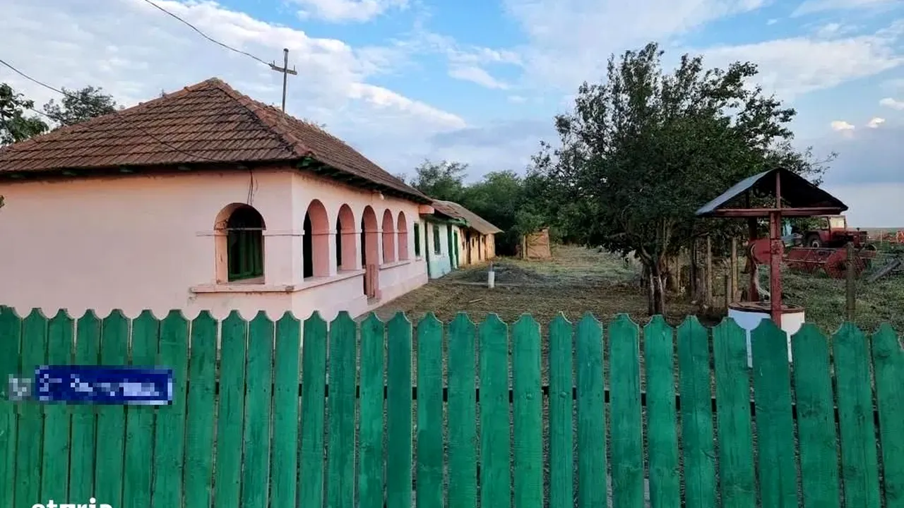 Localitatea din România în care o casă cu 4 camere se vinde cu 7.500 de EURO. Are o suprafață de 80 mp și un teren de 720 mp