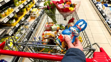 Cel mai scump PAȘTE din istoria creștinității: Cât îi costă masa tradițională pe români și spanioli