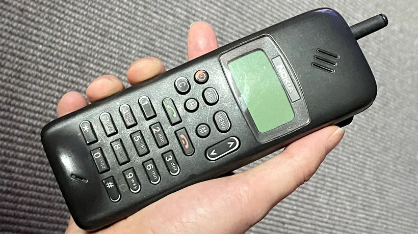 Mai ții minte cărămida Nokia 1011? Cu câți lei se vinde, acum, primul telefon mobil apărut în România