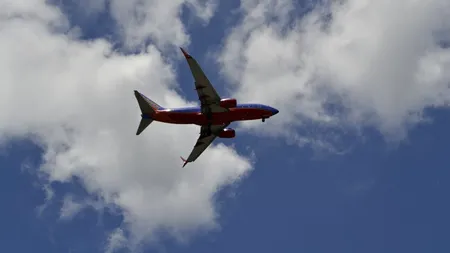 O însoțitoare de zbor a găsit o metodă hilară de a le ura „Bun venit