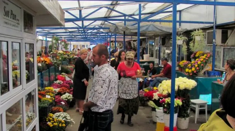 O parte din tavanul pieței de flori din Ploiești s-a prăbușit