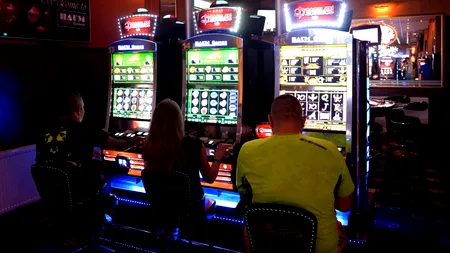 Nimic ciudat. Un curier din Neamț a spart banii firmei la PĂCĂNELE