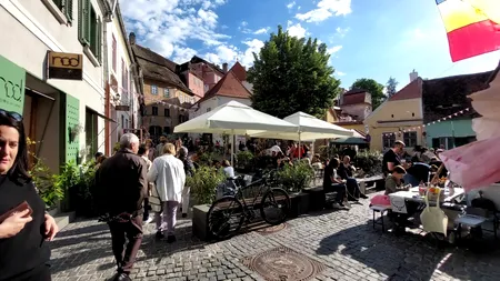 Doi tineri au transformat un oraș din România într-o gradină urbană. Cum a putut reacționa o femeie care locuieşte acolo de 23 de ani