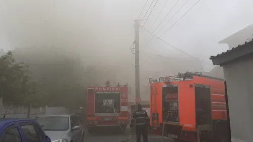 Un bloc din Popești Leordeni a luat foc. Pompierii intervin la fața locului