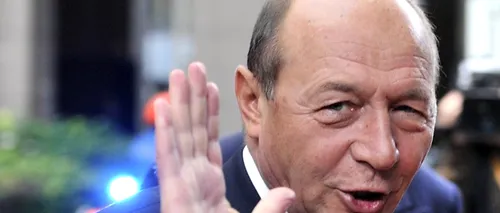 Președintele Traian Băsescu a fost huiduit la intrarea în sediul CSM de câteva persoane: „Ieși afară, javră ordinară!