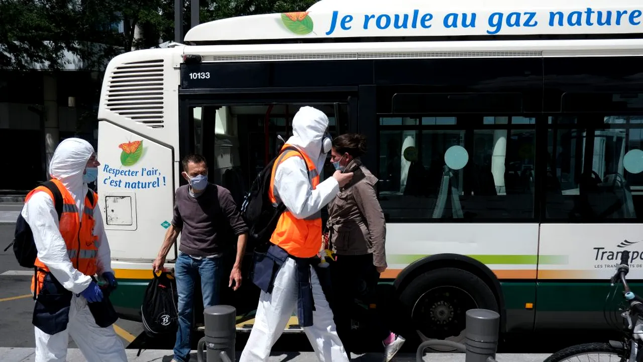Franța anunță peste 7.300 de cazuri noi de COVID-19. Țara se confruntă cu o creștere rapidă a numărului de îmbolnăviri