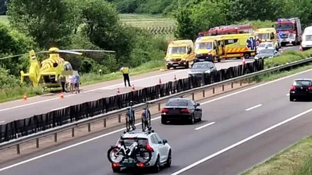 Accident GRAV pe o autostradă din Ungaria! Un român mort și trei răniți, după ce un microbuz înmatriculat în România s-a răsturnat
